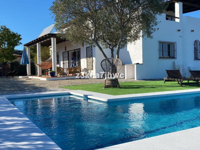 4 Bedrooms Villa in Estepona