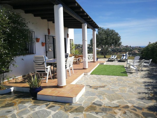 4 Bedrooms Villa in Estepona