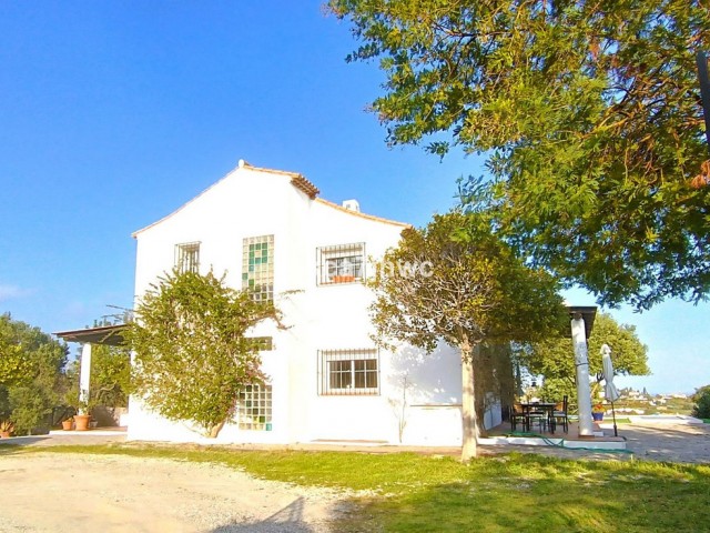 4 Bedrooms Villa in Estepona