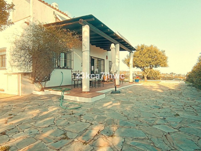 4 Bedrooms Villa in Estepona