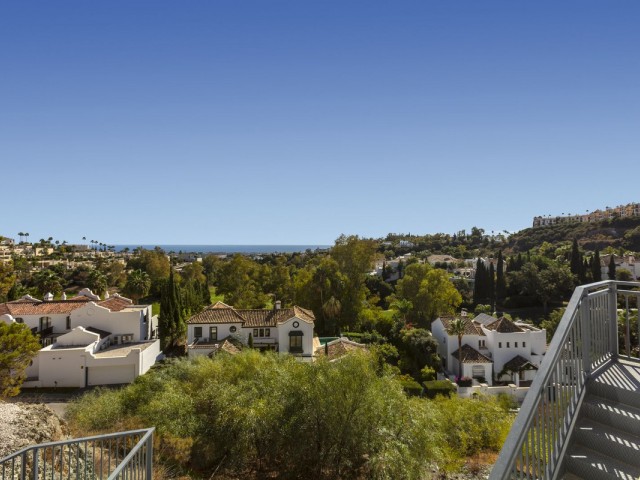 2 Bedrooms Apartment in Nueva Andalucía