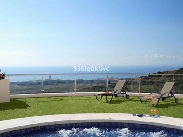 2 Bedrooms Apartment in Altos de los Monteros