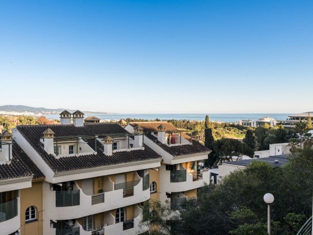 2 Bedrooms Apartment in Nueva Andalucía