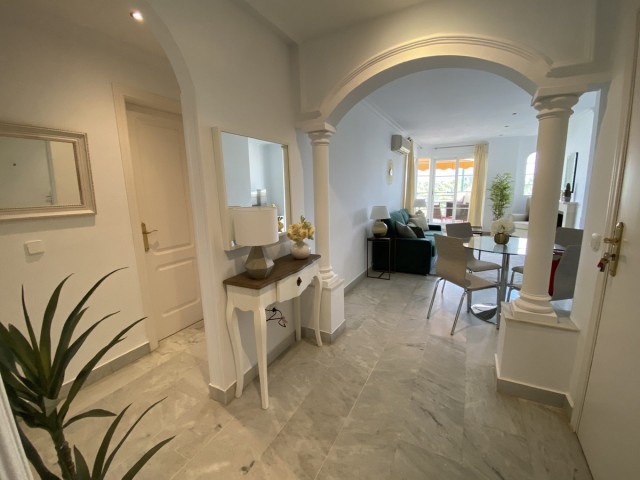 2 Bedrooms Apartment in Nueva Andalucía