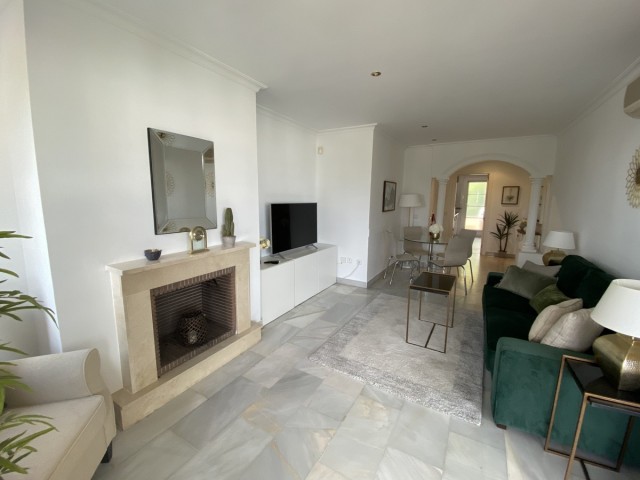 2 Bedrooms Apartment in Nueva Andalucía