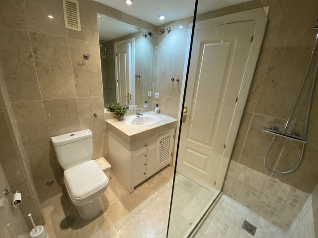 2 Bedrooms Apartment in Nueva Andalucía