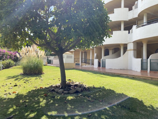 2 Bedrooms Apartment in Nueva Andalucía