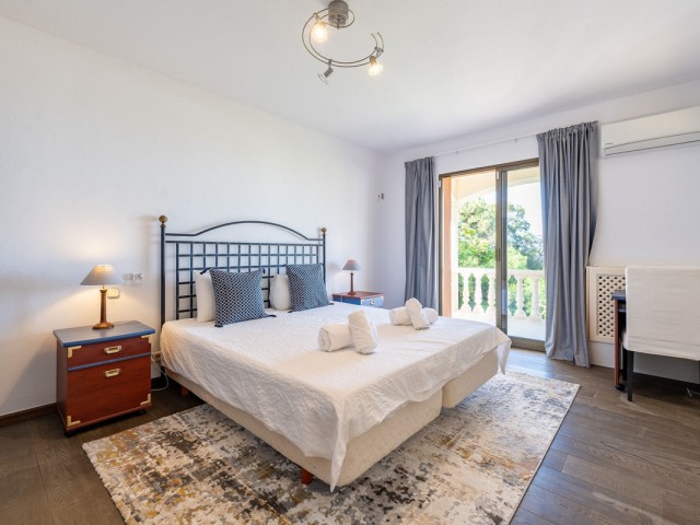 Villa con 5 Dormitorios  en El Rosario