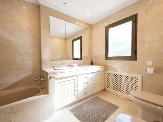 Villa con 5 Dormitorios  en El Rosario