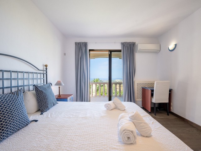 Villa con 5 Dormitorios  en El Rosario