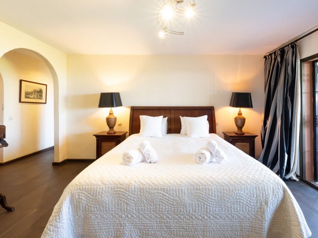 Villa con 5 Dormitorios  en El Rosario