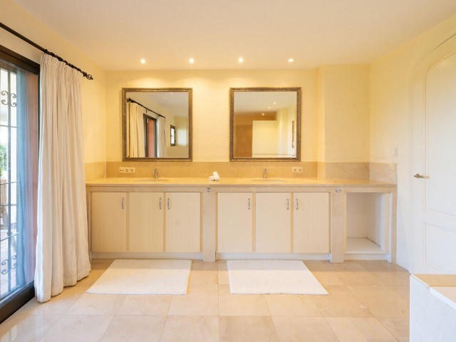 Villa con 5 Dormitorios  en El Rosario