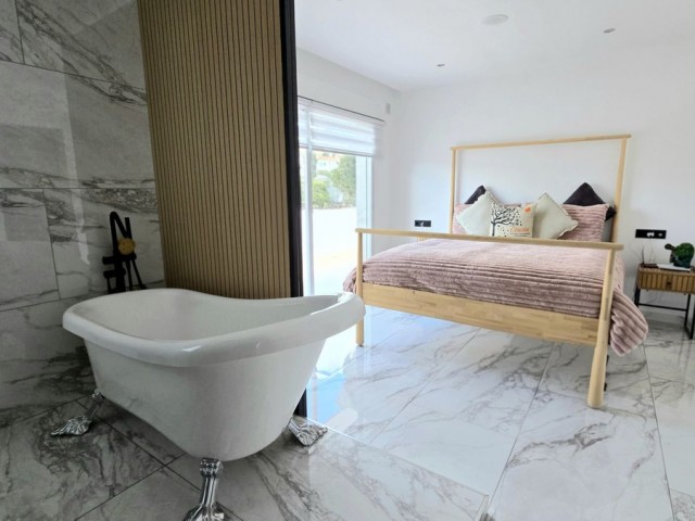 8 Bedrooms Villa in Riviera del Sol