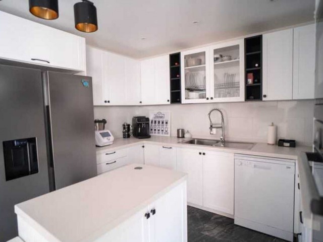 6 Makuuhuoneen Rivitalo Mijas