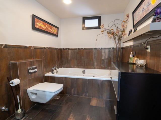 3 Bedrooms Townhouse in Estepona