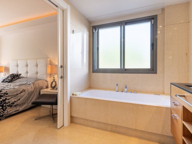 3 Bedrooms Apartment in Benahavís