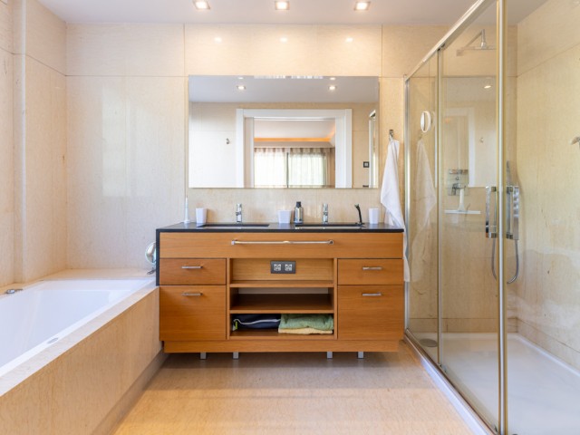 3 Bedrooms Apartment in Benahavís