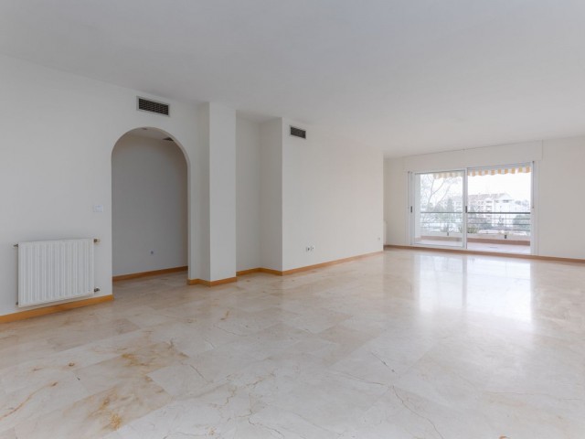 3 Bedrooms Apartment in Guadalmina Alta