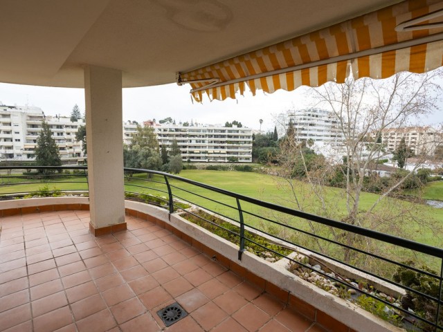 3 Bedrooms Apartment in Guadalmina Alta