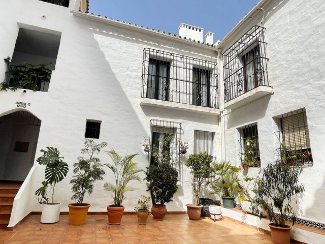 2 Bedrooms Apartment in Puerto Banús