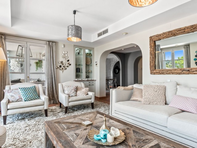 Maison mitoyenne avec 5 Chambres  à La Heredia