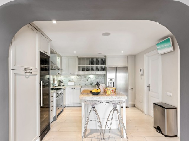 Maison mitoyenne avec 5 Chambres  à La Heredia