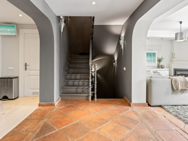 Maison mitoyenne avec 5 Chambres  à La Heredia