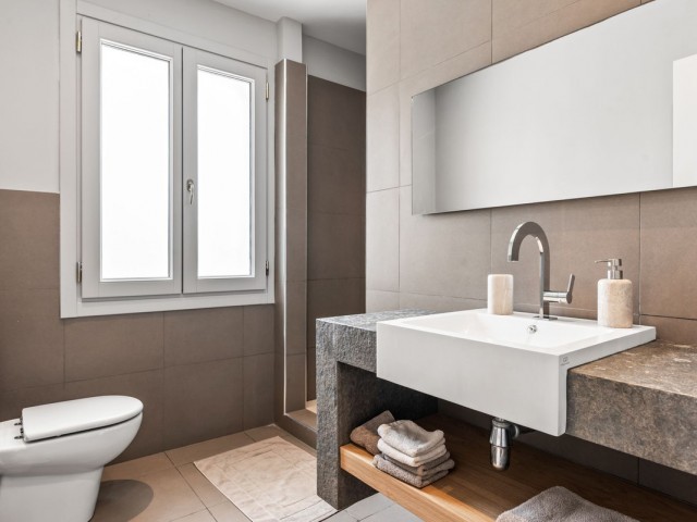 Maison mitoyenne avec 5 Chambres  à La Heredia