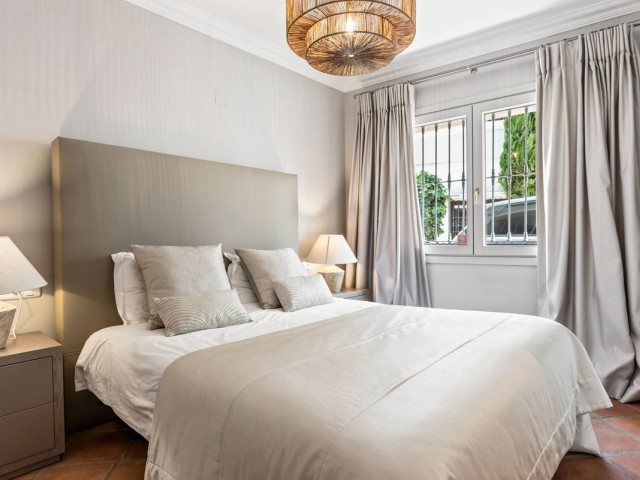 Maison mitoyenne avec 5 Chambres  à La Heredia