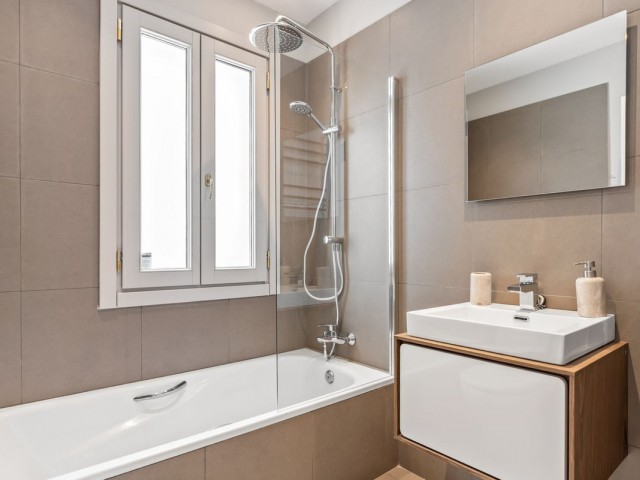 Maison mitoyenne avec 5 Chambres  à La Heredia