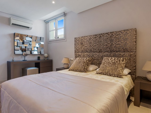 Maison mitoyenne avec 5 Chambres  à La Heredia