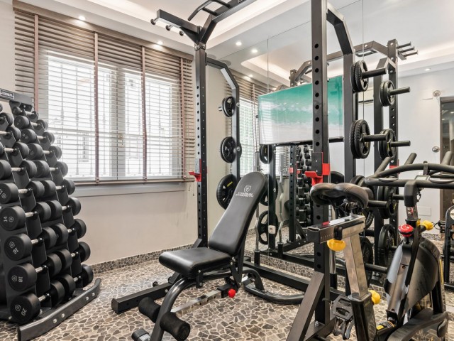 Maison mitoyenne avec 5 Chambres  à La Heredia