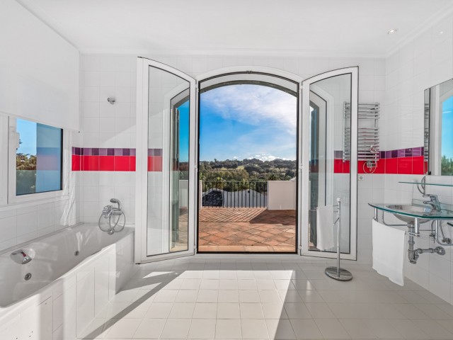 6 Bedrooms Villa in Sotogrande