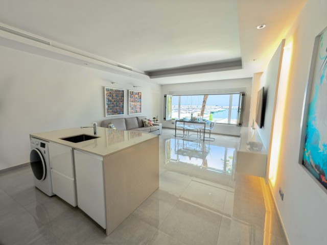 2 Bedrooms Apartment in Puerto Banús