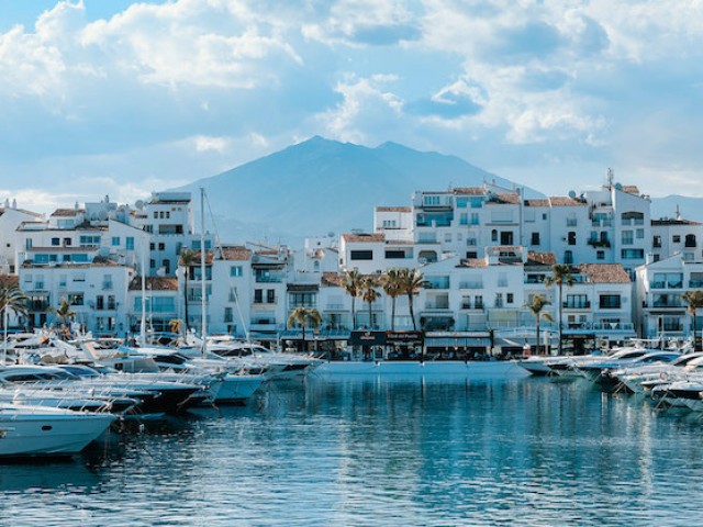 2 Bedrooms Apartment in Puerto Banús