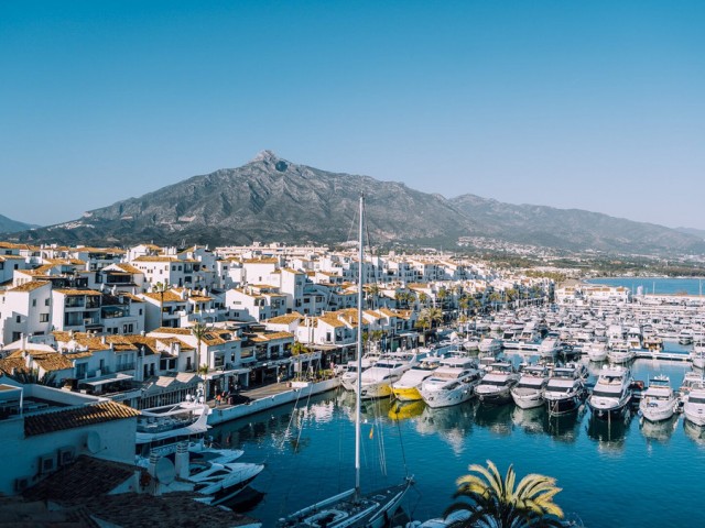 2 Bedrooms Apartment in Puerto Banús