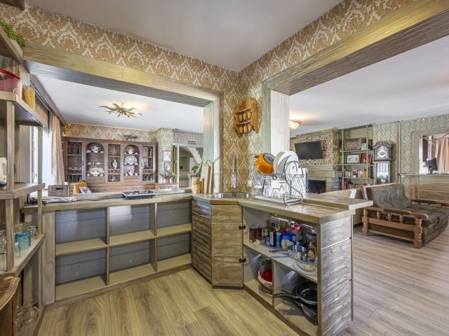 12 Bedrooms Villa in Marbella