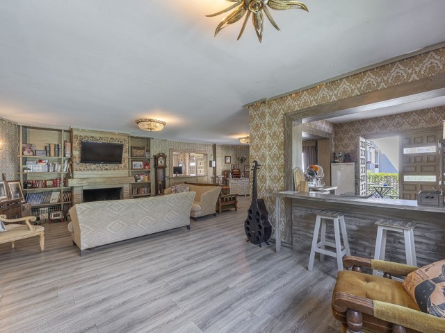 12 Bedrooms Villa in Marbella