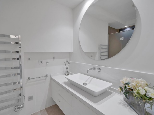 3 Bedrooms Apartment in Nueva Andalucía