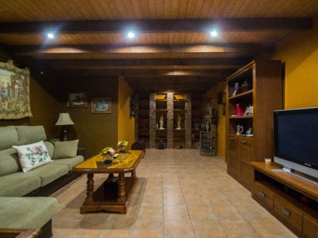 Villa con 4 Dormitorios  en Campo Mijas