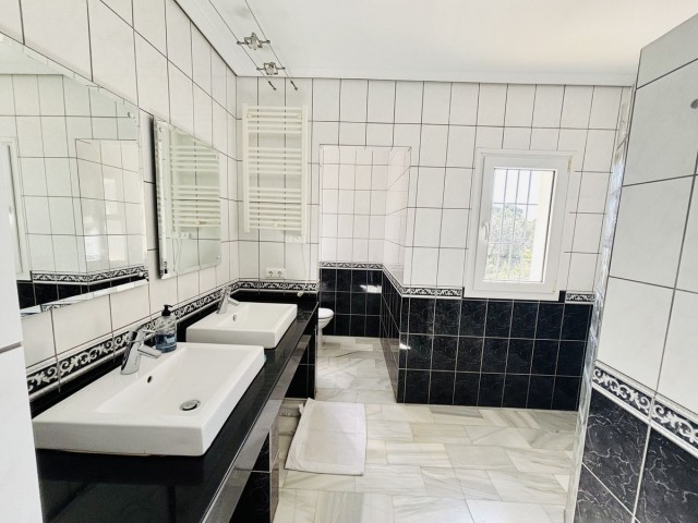 5 Soveroms Villa i Valtocado