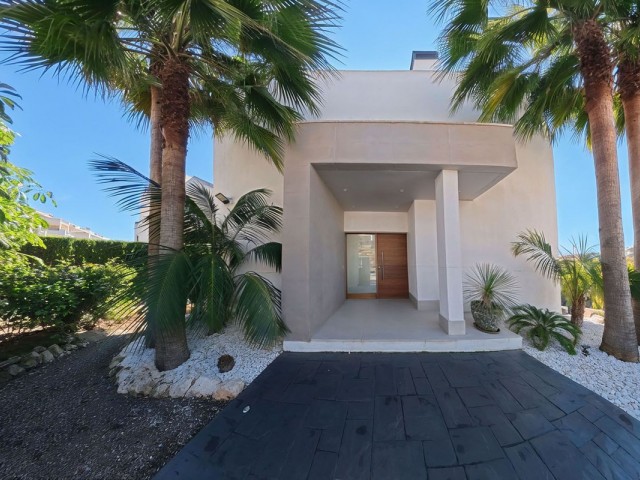 4 Bedrooms Villa in Selwo