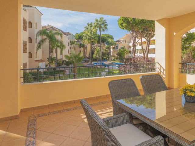 2 Bedrooms Apartment in Elviria
