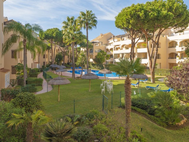 2 Bedrooms Apartment in Elviria