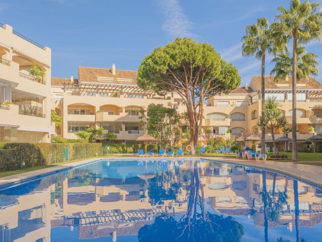 2 Bedrooms Apartment in Elviria