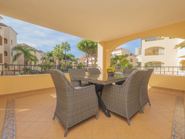 2 Bedrooms Apartment in Elviria