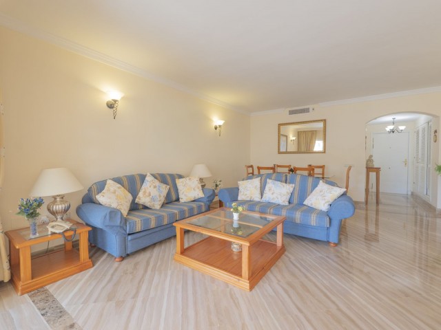 2 Bedrooms Apartment in Elviria
