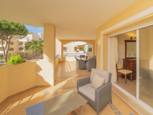 2 Bedrooms Apartment in Elviria