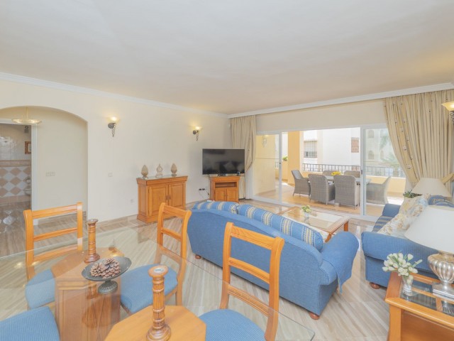 2 Bedrooms Apartment in Elviria