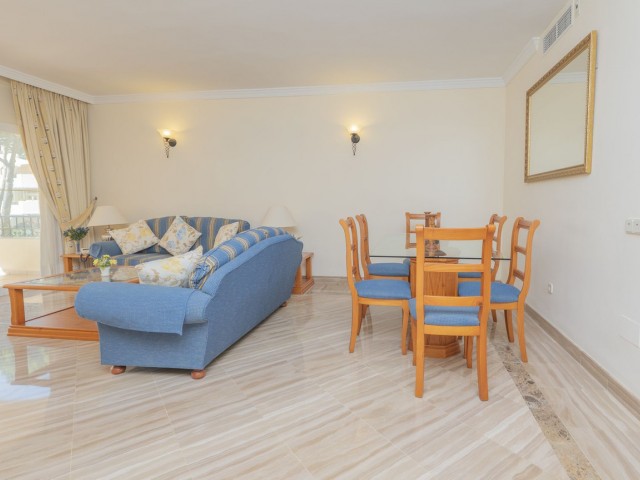 2 Bedrooms Apartment in Elviria